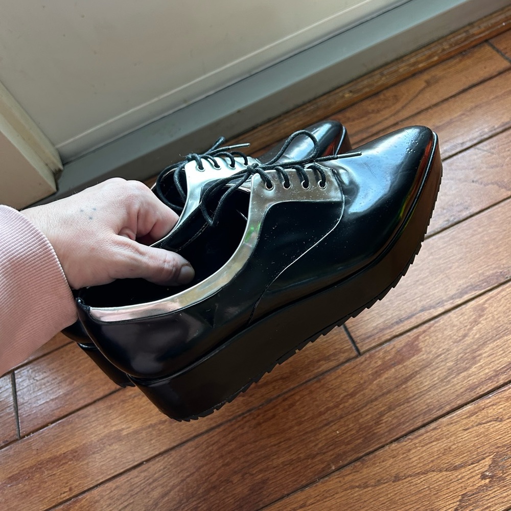 Patent platform oxfords